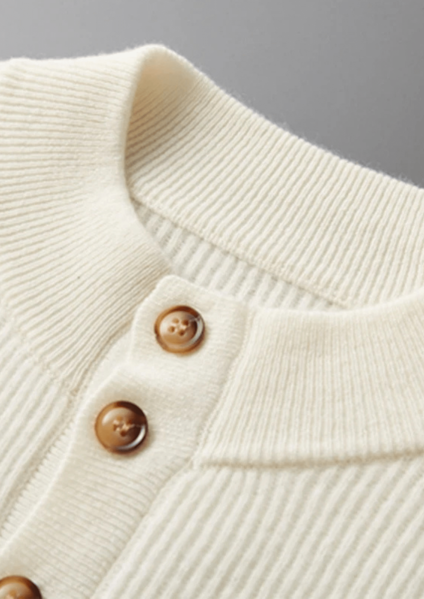 PREMIUM CASHMERE CLASSIC RIBBED HENLEY SWEATER - Derada