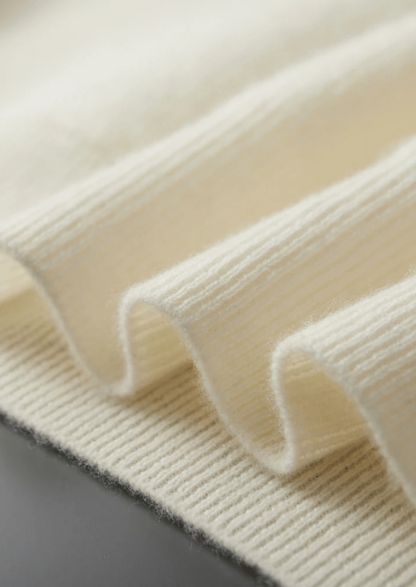 PREMIUM CASHMERE RIBBED HALF - ZIP SWEATER - Derada