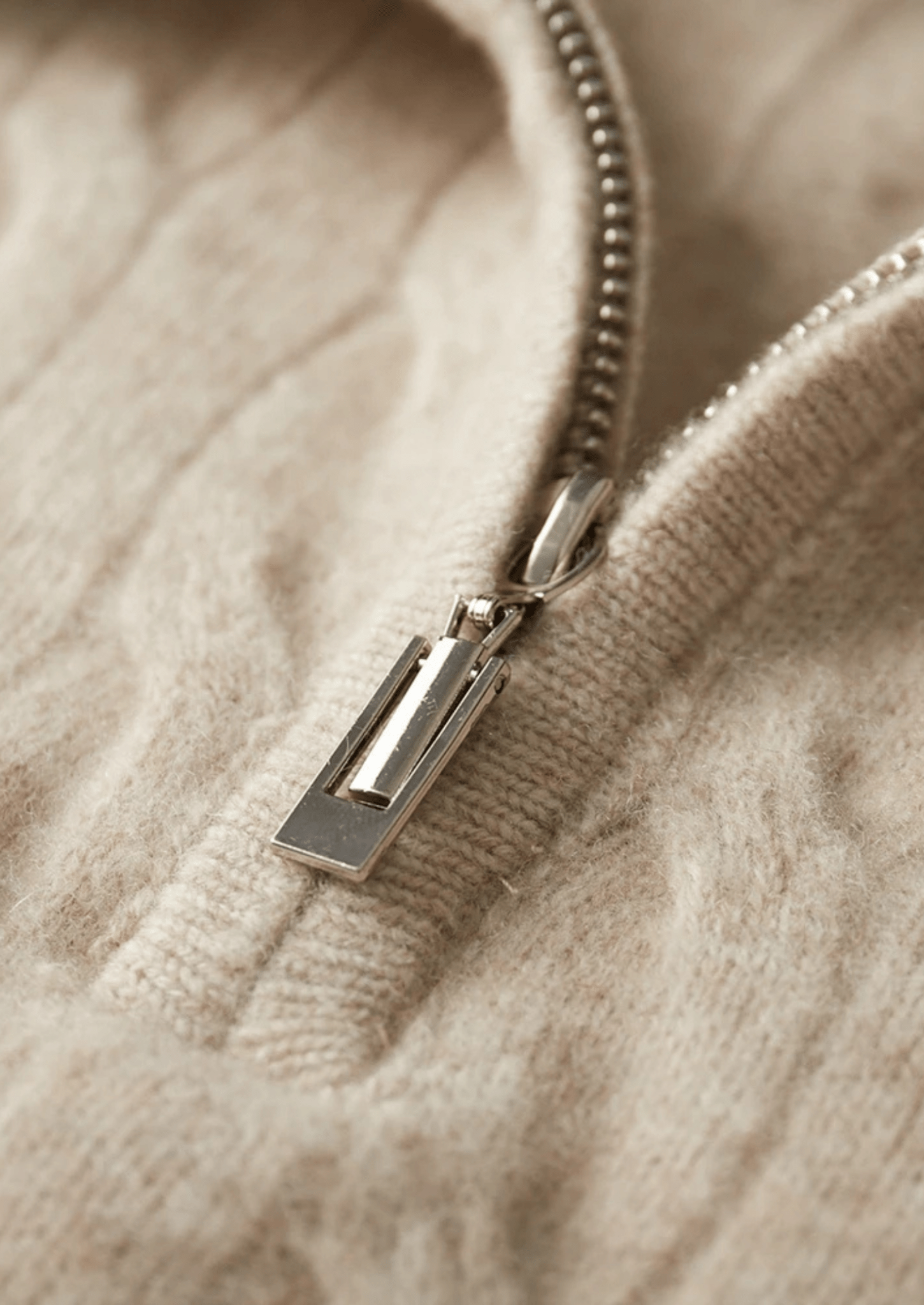 PURE EXTRA - FINE MERINO WOOL CABLE HALF ZIP - Derada