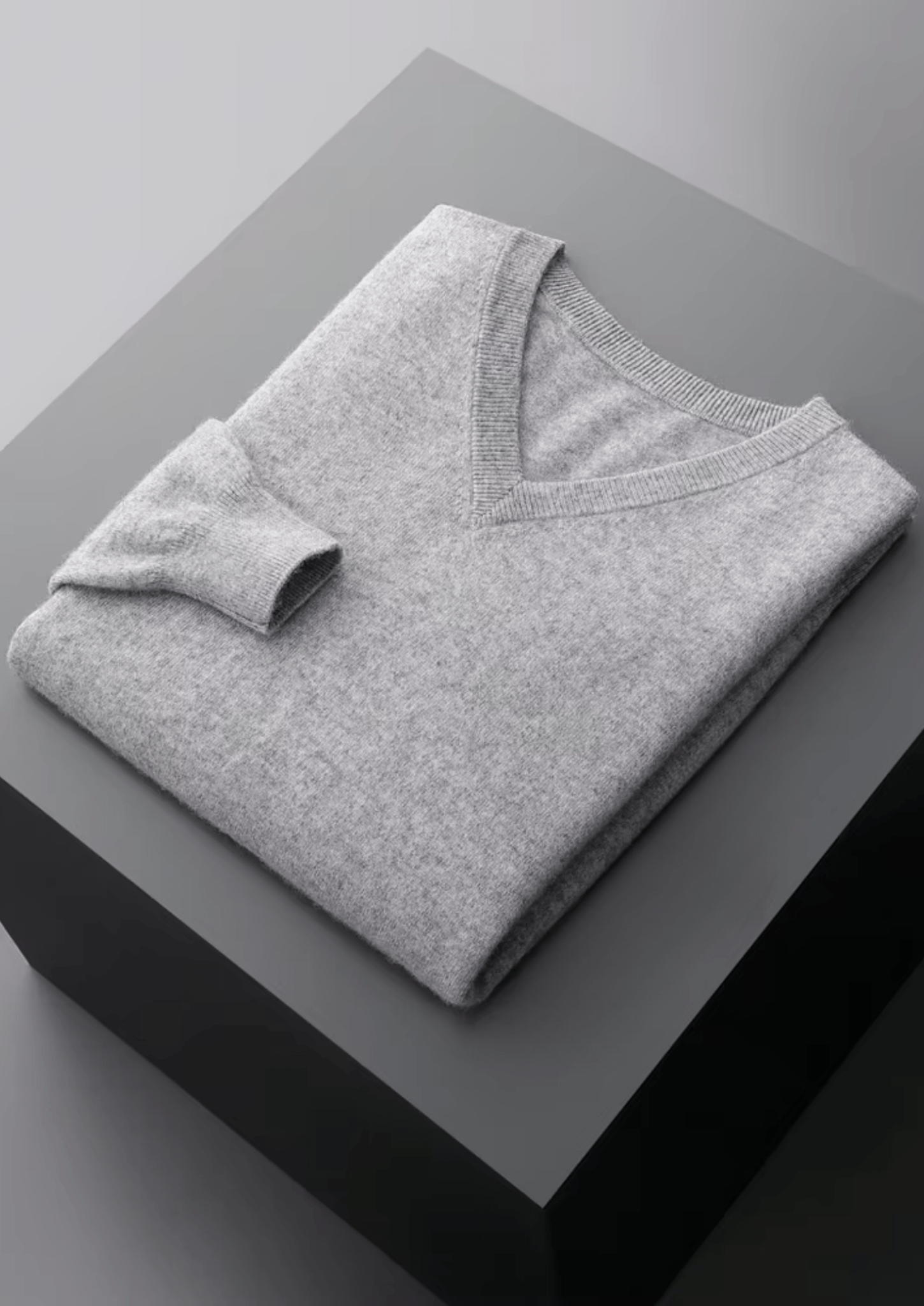 PURE EXTRA - FINE MERINO WOOL CLASSIC V - NECK SWEATER - Derada