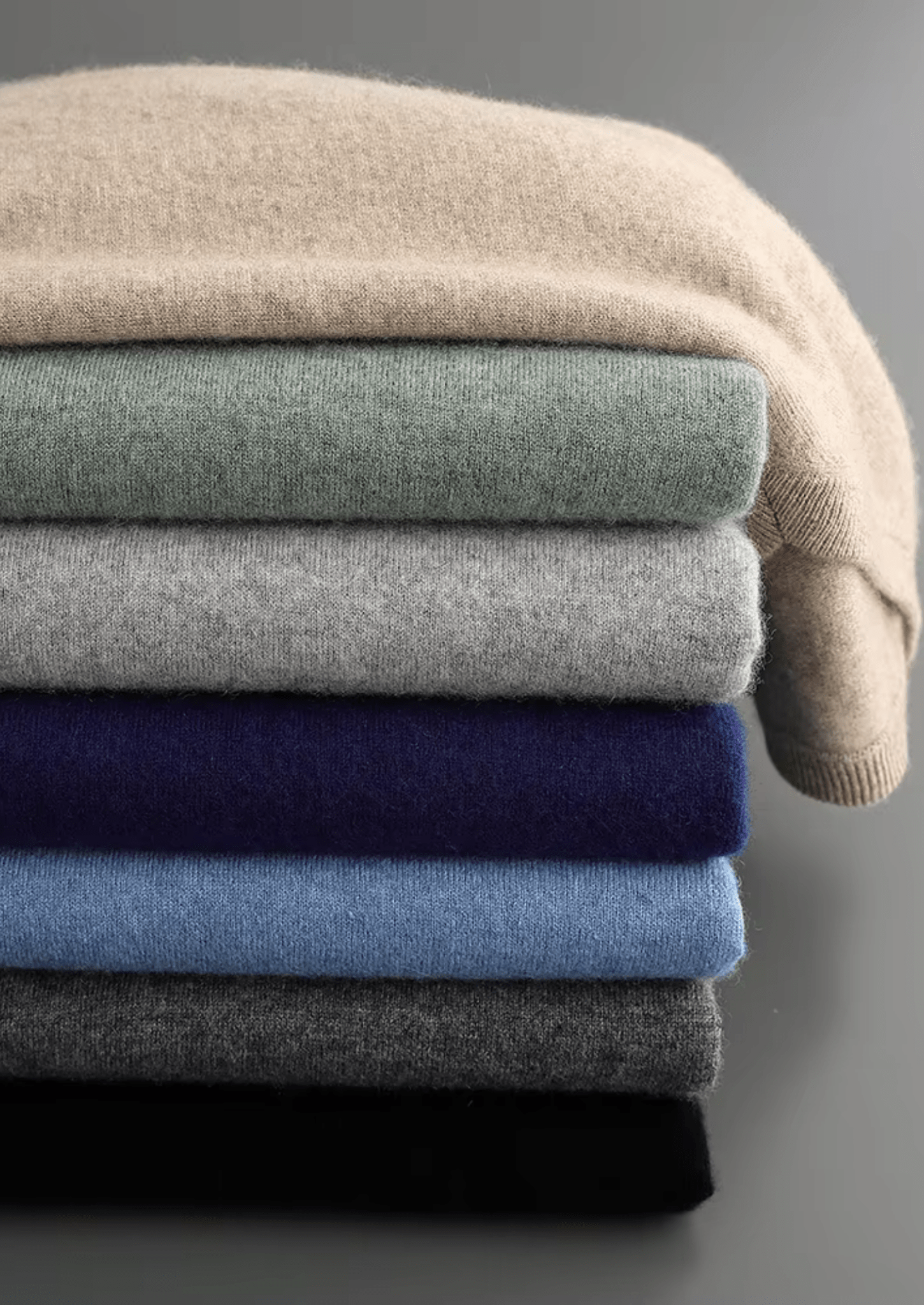 PURE EXTRA - FINE MERINO WOOL CLASSIC V - NECK SWEATER - Derada