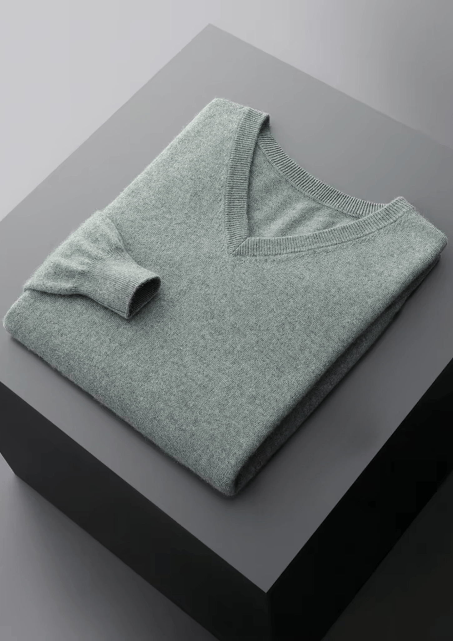 PURE EXTRA - FINE MERINO WOOL CLASSIC V - NECK SWEATER - Derada