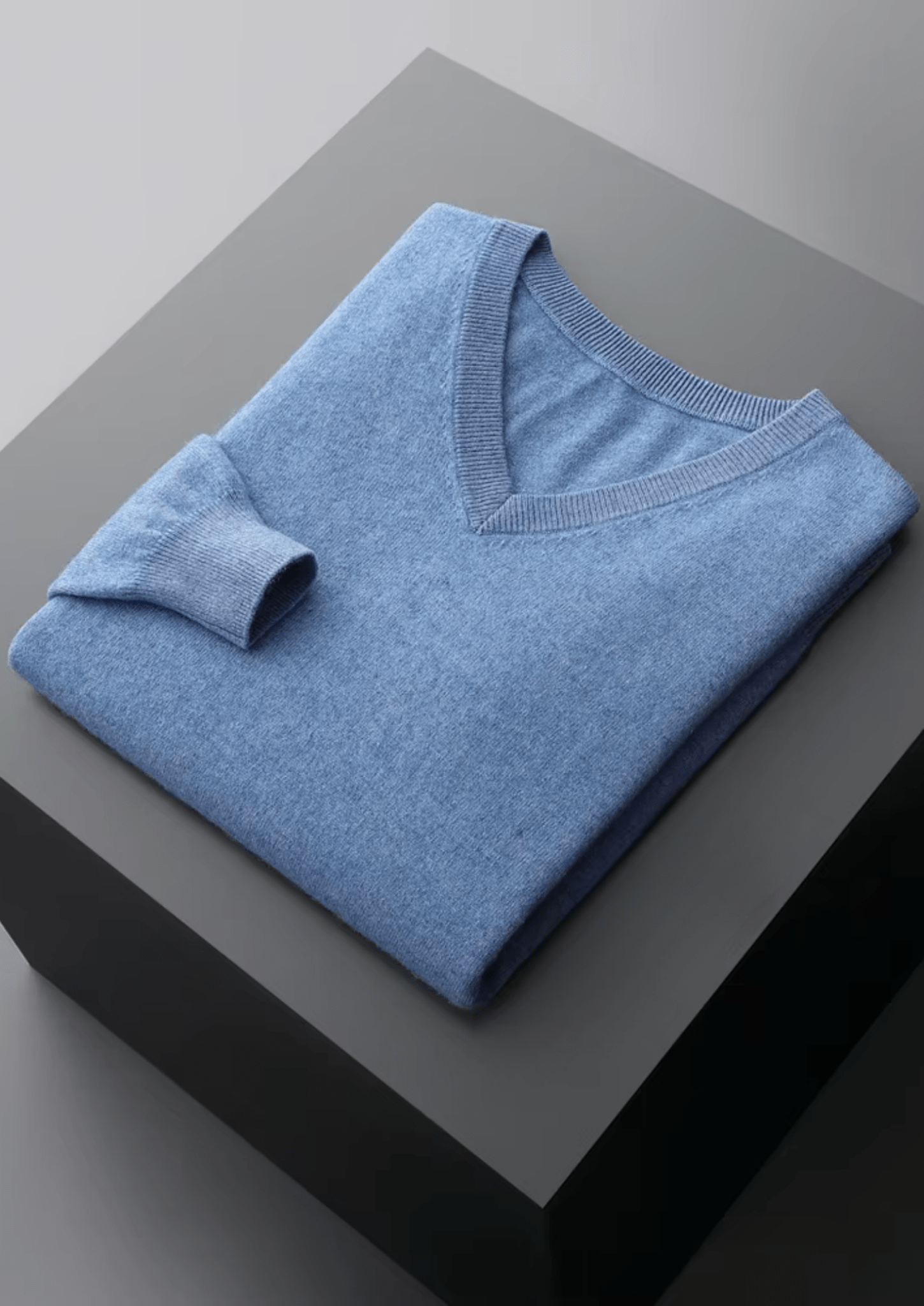 PURE EXTRA - FINE MERINO WOOL CLASSIC V - NECK SWEATER - Derada