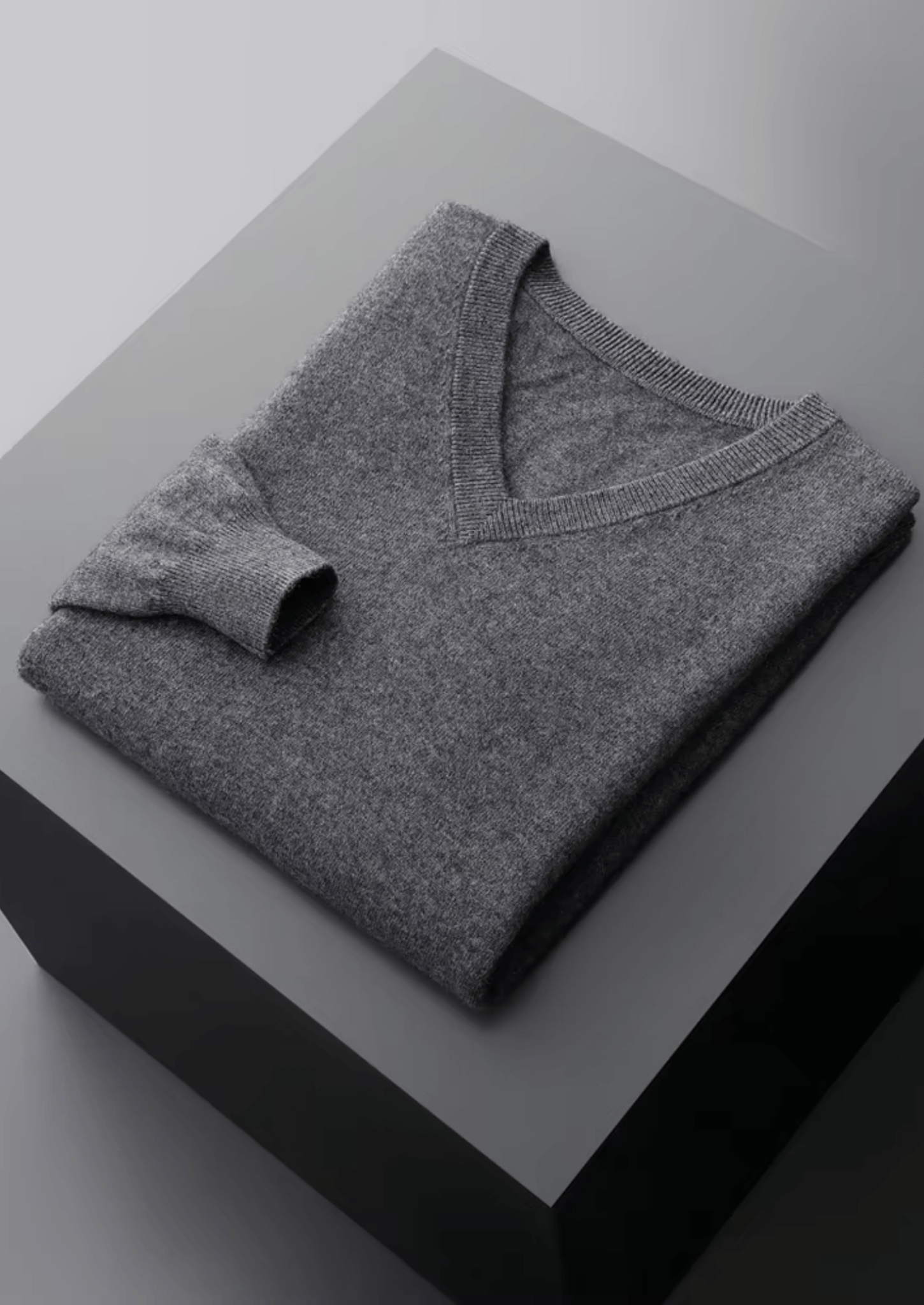PURE EXTRA - FINE MERINO WOOL CLASSIC V - NECK SWEATER - Derada